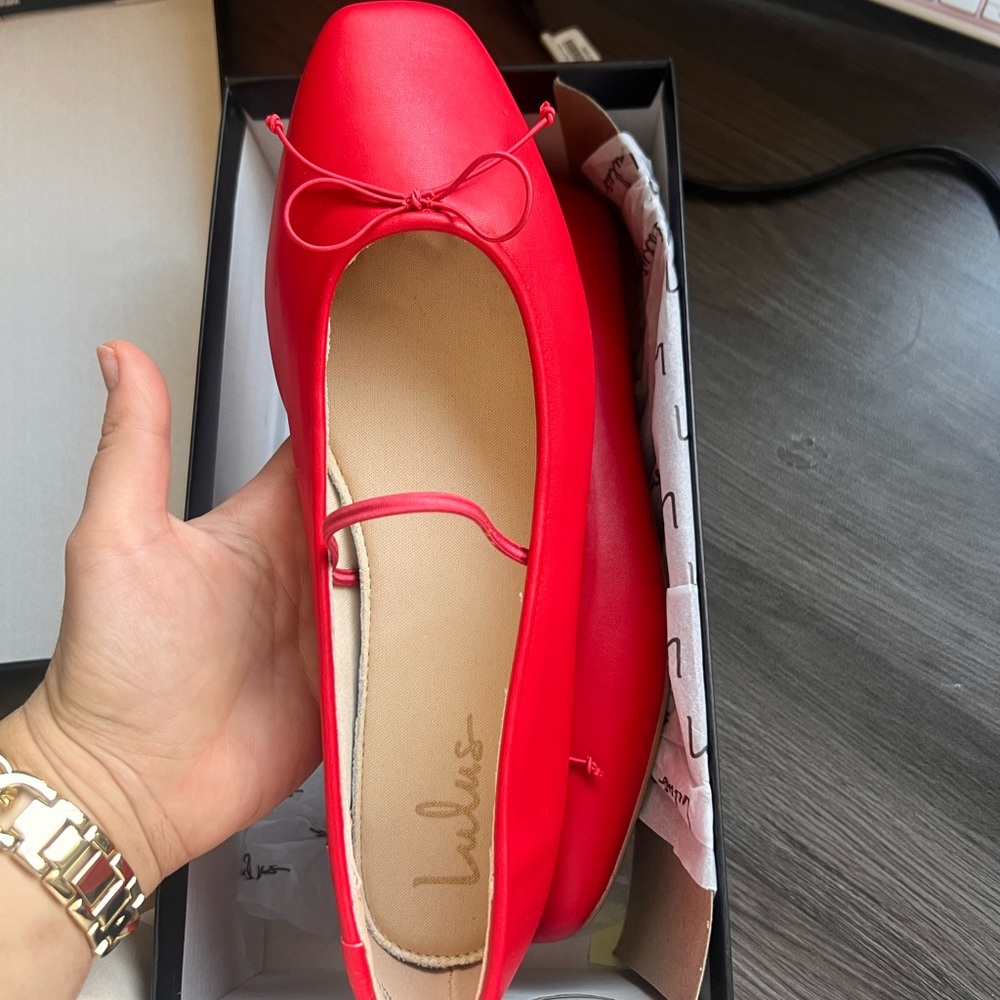 Lulu's Red Flats with Elastic Strap and Glossy Finish